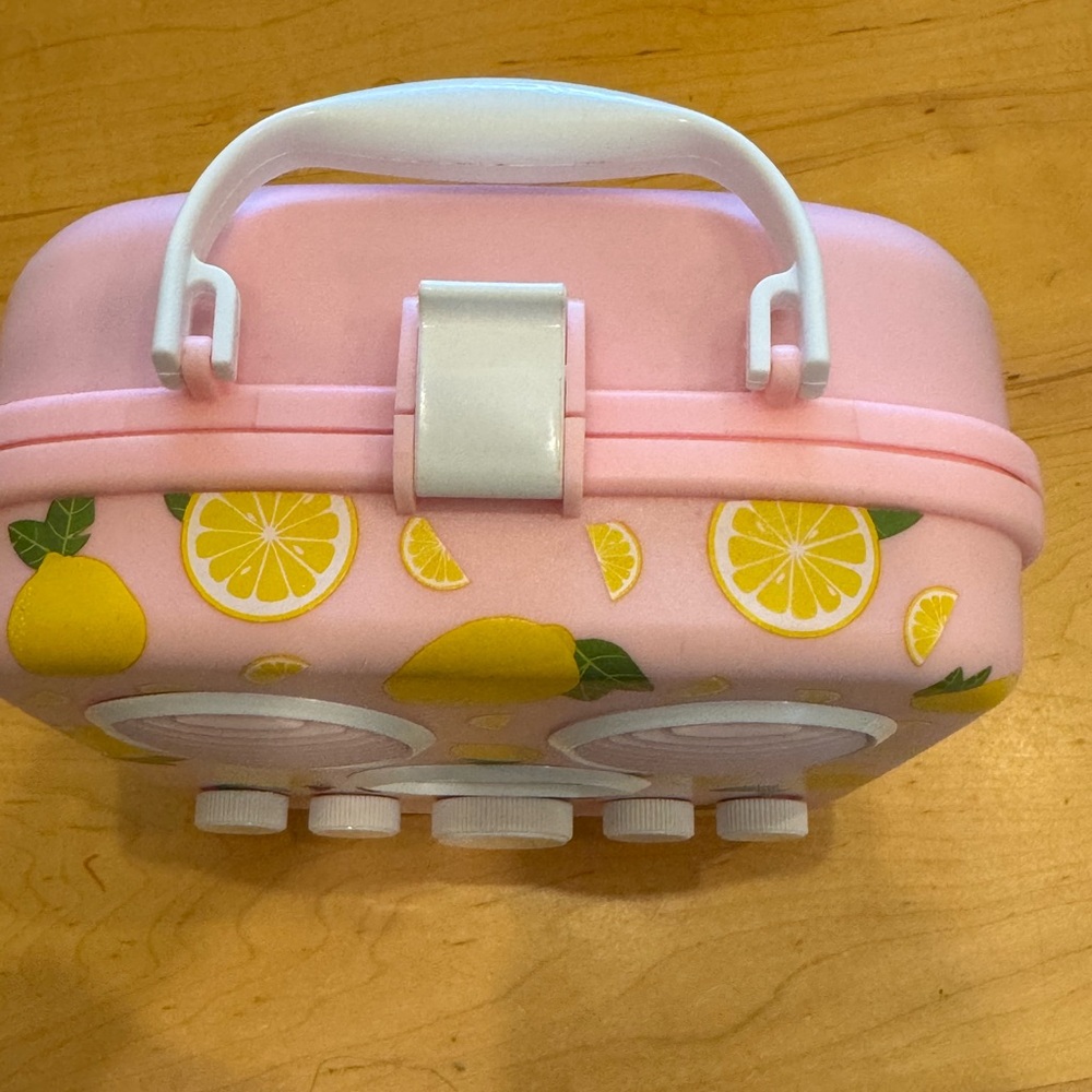 Portable Retro Radio - Picture 3 of 5
